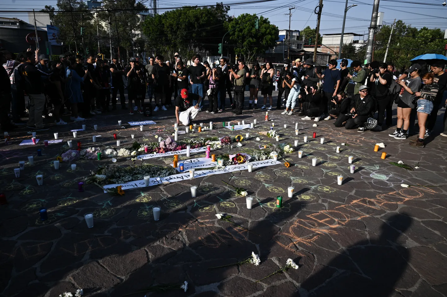 メキシコ、音楽フェス事故で死亡した写真家を悼む